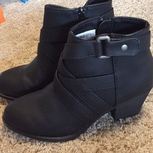 Size 6 American Eagle boots!